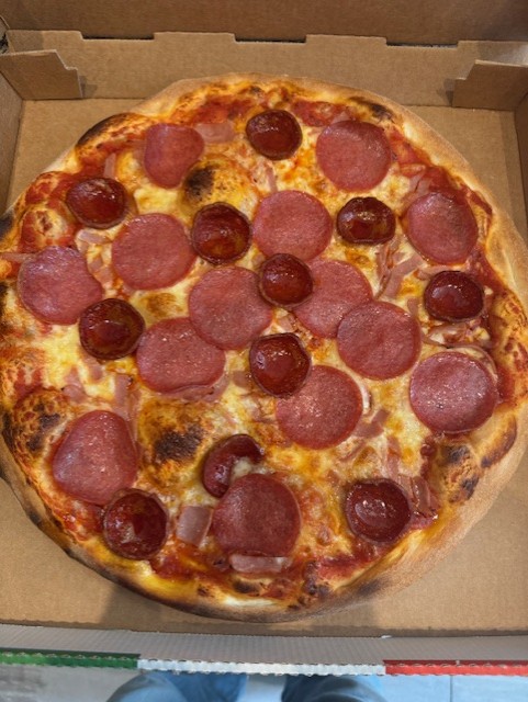 3 Jambon Sauce tomate Fromage Jambon Chorizo Salami